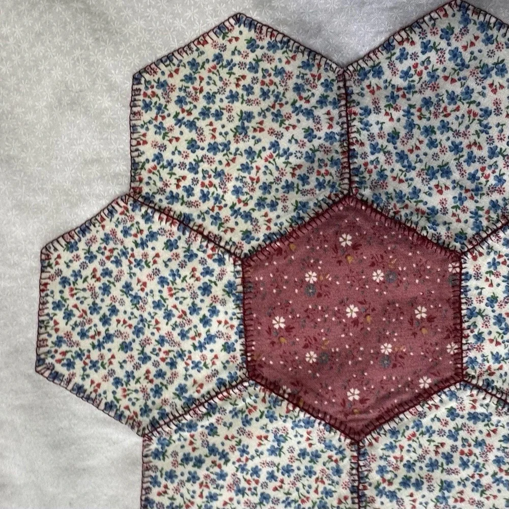Quilt Handmade Patchwork Honeycomb Flowers Embroidery House 42
